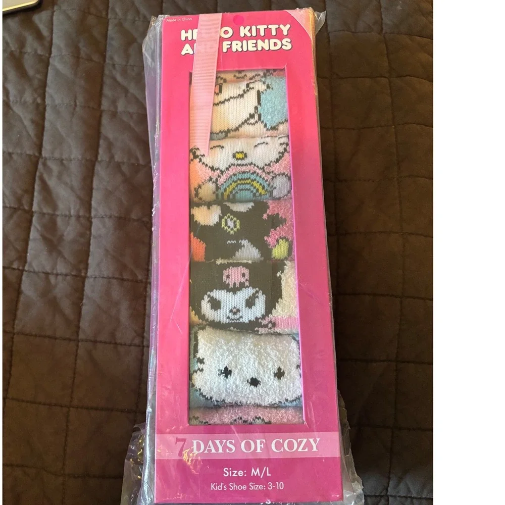 Hello Kitty and Friends 7 Days of Cozy Fuzzy Socks Set Kids Size M/L 3-10 NIB